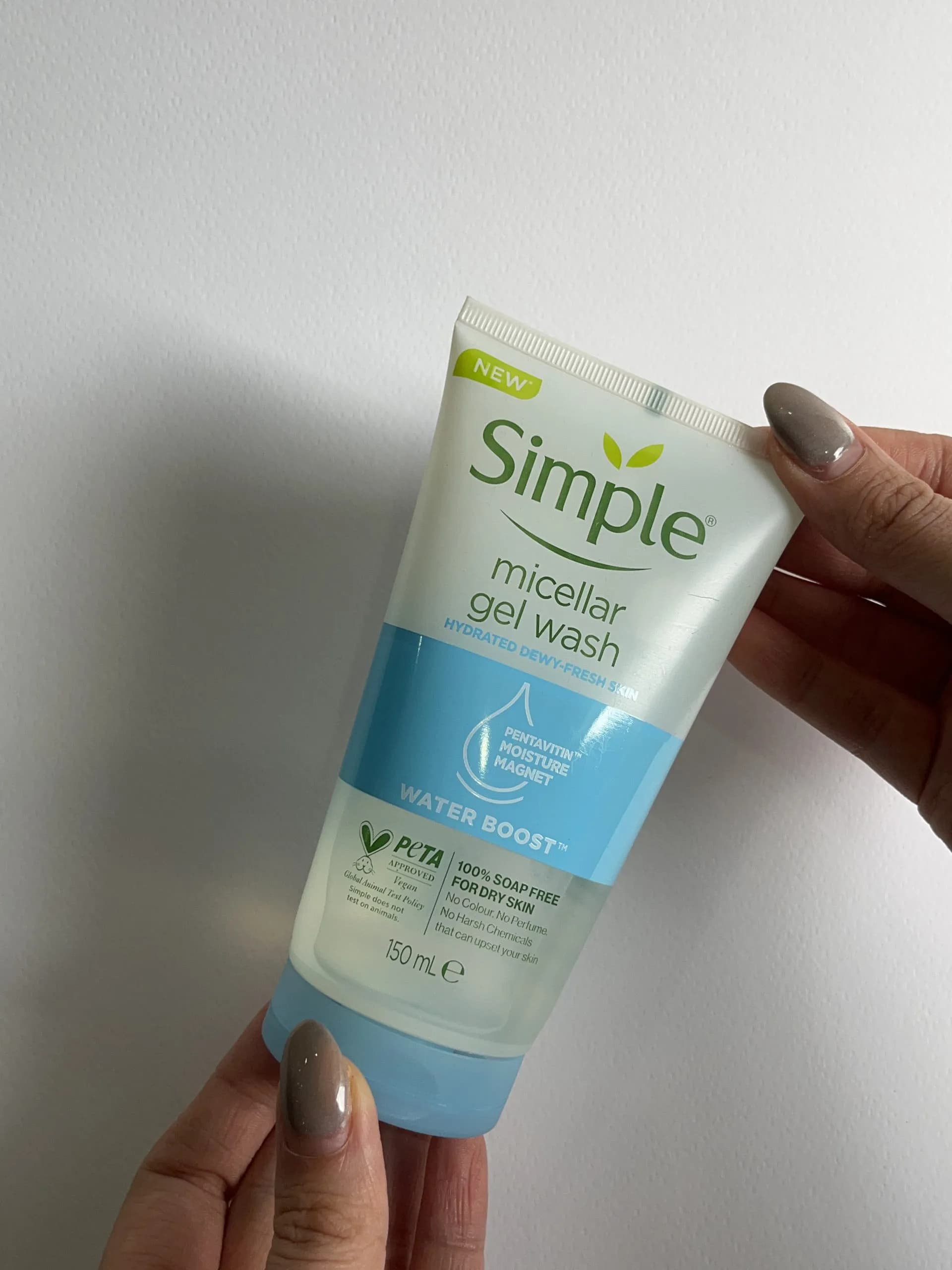 میسلار ژل شستشو سیمپل (Simple) مدل Water Boost — تصویر ۲