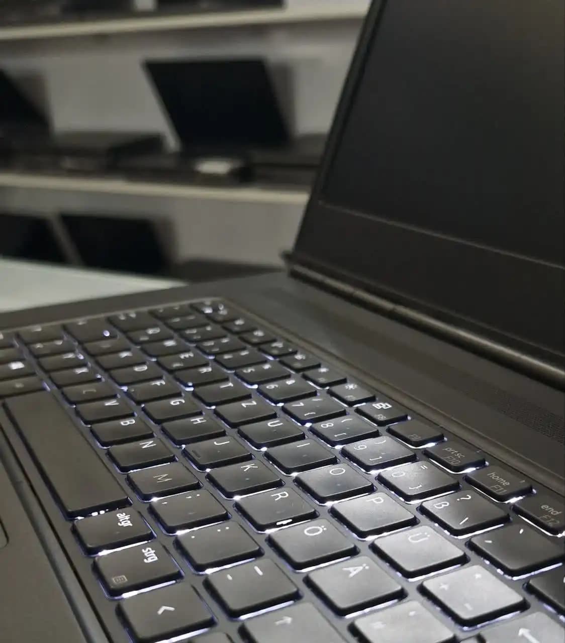 لپ تاپ استوک دل DELL PRECISION 7750 — تصویر ۵