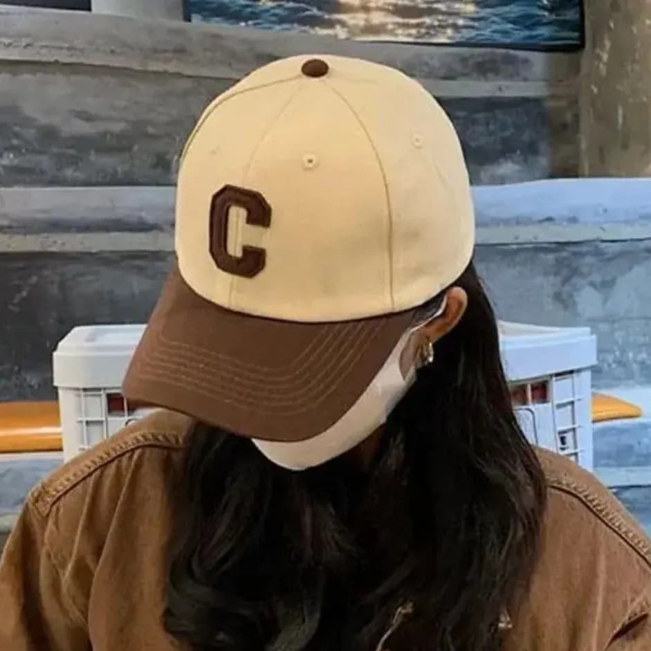 کلاه بیسبالی دورنگ C — تصویر ۲