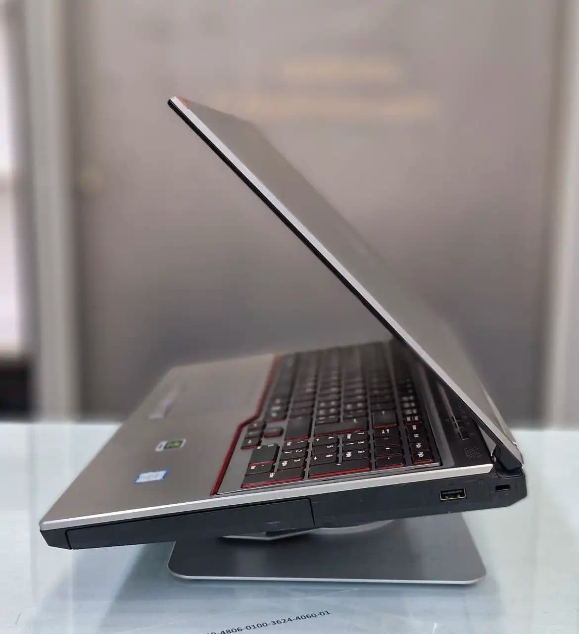 لپ تاپ استوک فوجیتسو مدل Fujitsu Celsius H760 — تصویر ۴
