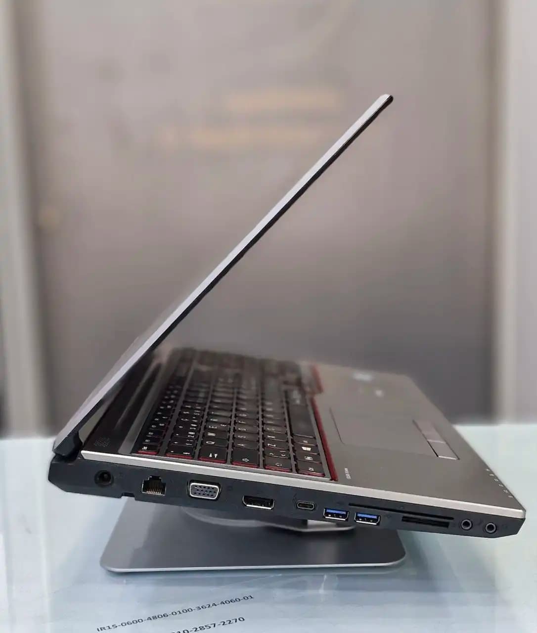 لپ تاپ استوک فوجیتسو مدل Fujitsu Celsius H760 — تصویر ۲