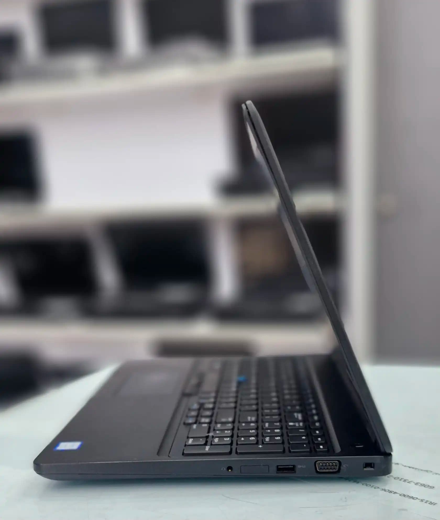 لپ تاپ استوک دل مدل Dell 5590 — تصویر ۳