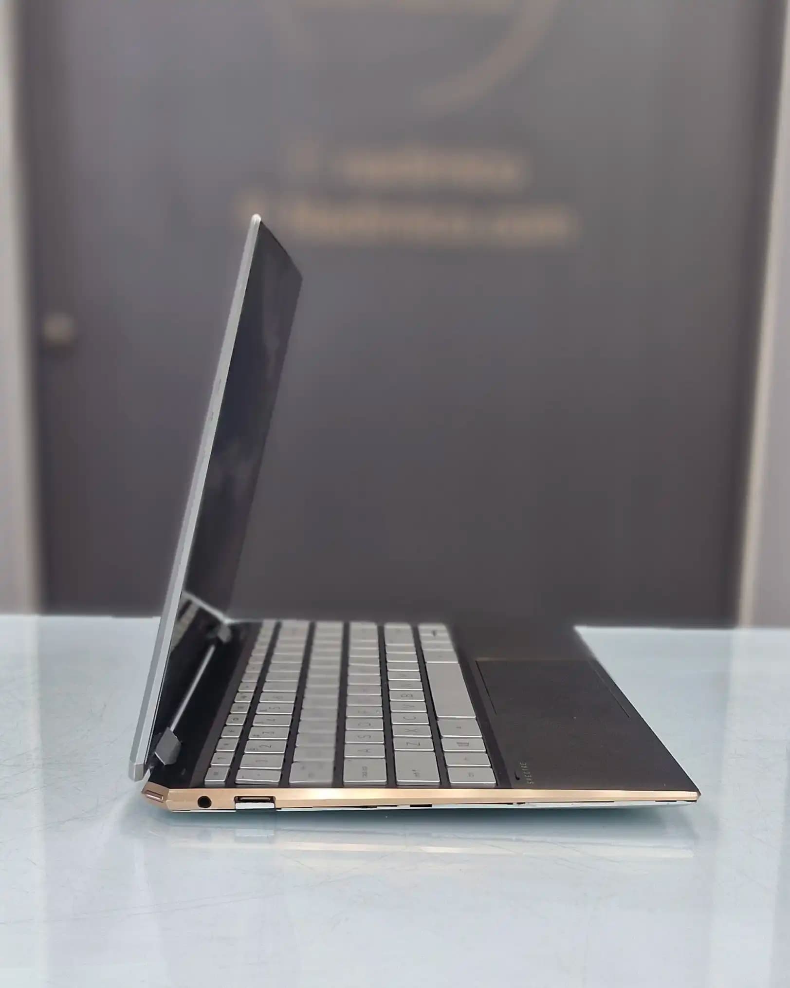 لپ تاپ استوک اچ پی مدل Hp Spectre 13-AW00013 — تصویر ۴