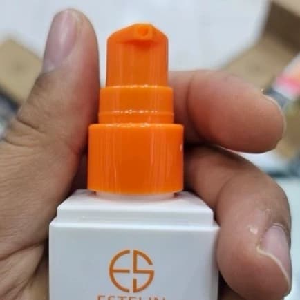 لوسیون ضد آفتاب استلین نارنجی اورجینال SPF 50 فاقد چربی روشن‌کننده و ضد لک با نیاسینامید و گلوتاتیون 75 میلی‌لیتر — تصویر ۳
