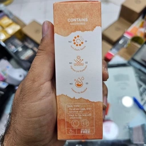 لوسیون ضد آفتاب استلین نارنجی اورجینال SPF 50 فاقد چربی روشن‌کننده و ضد لک با نیاسینامید و گلوتاتیون 75 میلی‌لیتر — تصویر ۶