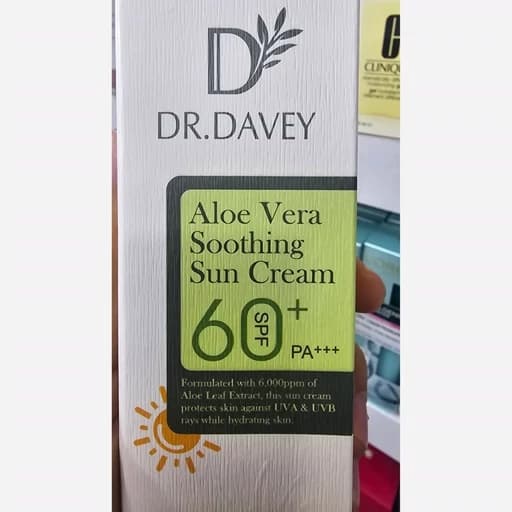 کرم ضد آفتاب 60 SPF دکتر دیوی بی رنگ و بسیار سبک ضد لک و ضد جوش ضد حساسیت و قرمزی پوست — تصویر ۳