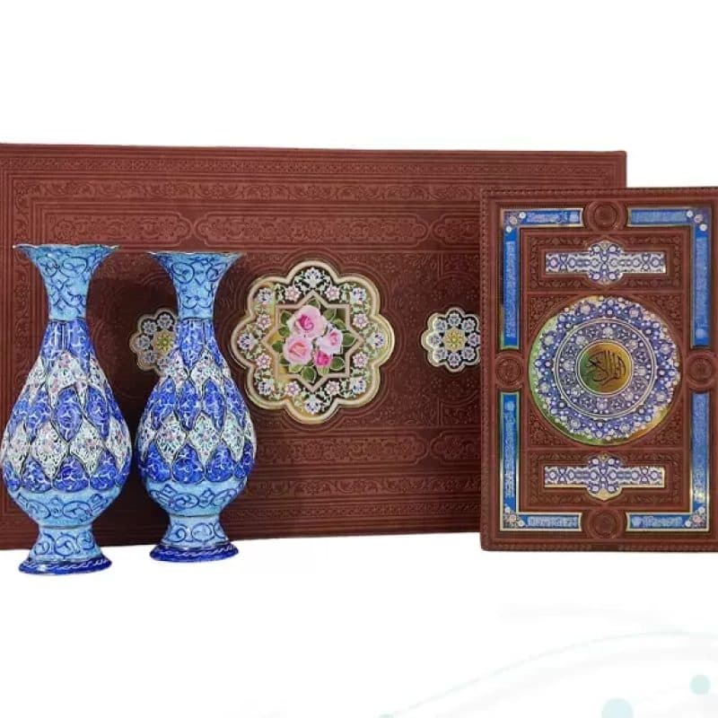 قرآن وزیری چرم با 2 گلدان مینا — تصویر ۹