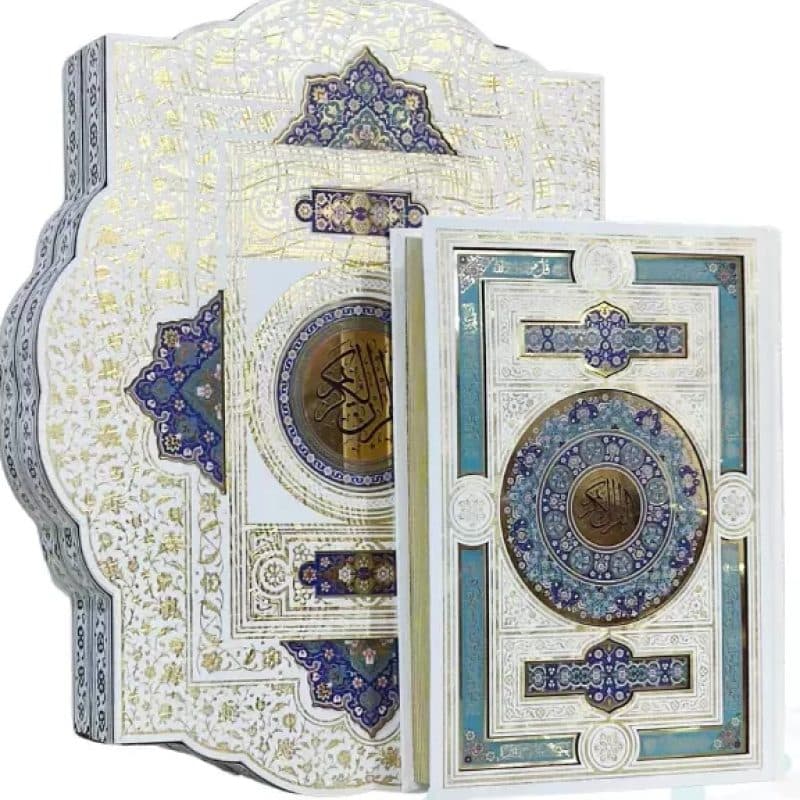 قرآن وزیری معطر بدون ترجمه گالینگور سفید جعبه دار طرح صدف با آینه پلاک دار — تصویر ۲