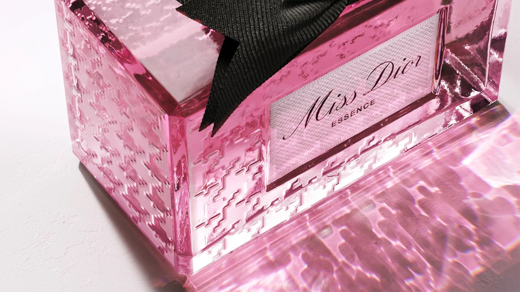 ادوپرفیوم زنانه دیور مدل Miss Essence حجم 80 میل — تصویر ۸