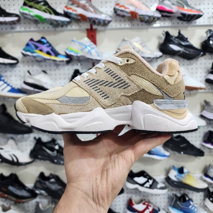 کفش نیوبالانس 9060 رنگ کرمی کیفیت مستر ایران – new balance 9060 — تصویر ۷