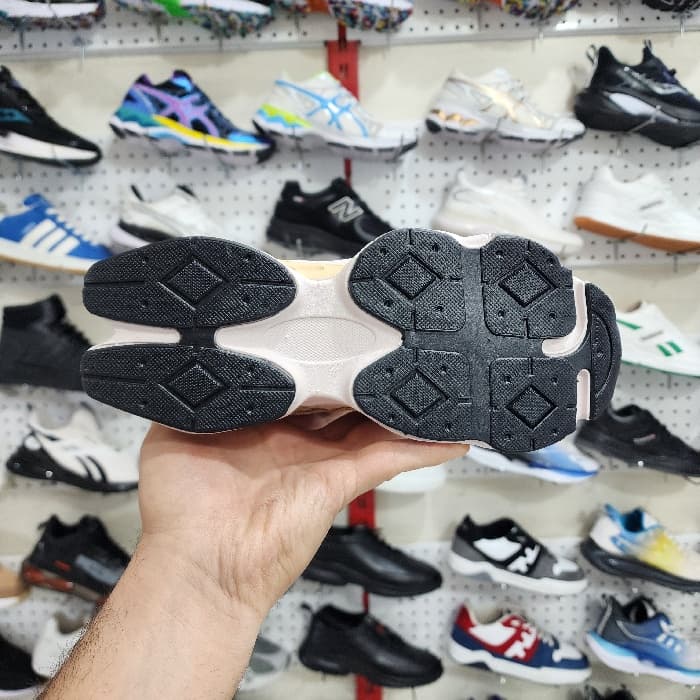 کفش نیوبالانس 9060 رنگ کرمی کیفیت مستر ایران – new balance 9060 — تصویر ۵