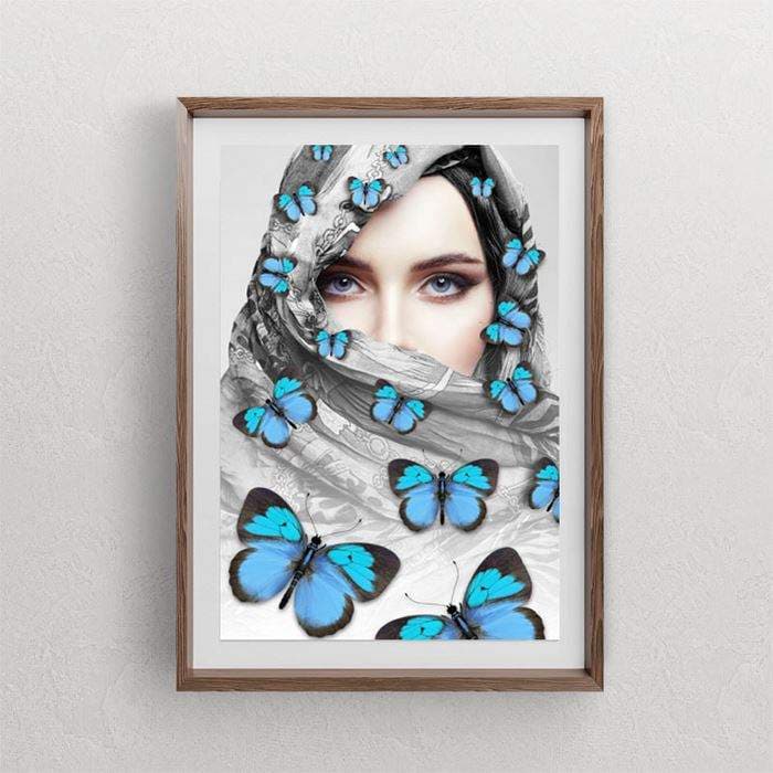 تابلو چهره زن با حجاب سیاه و سفید با چادر پروانه ای کد T1t205 — تصویر ۹
