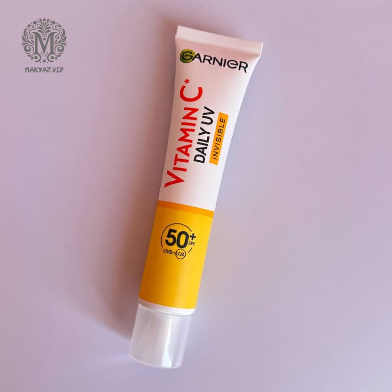 ضد آفتاب فلوئیدی ویتامین c بی رنگ گارنیر با spf 50 حجم 40 میلی لیتر — تصویر ۳