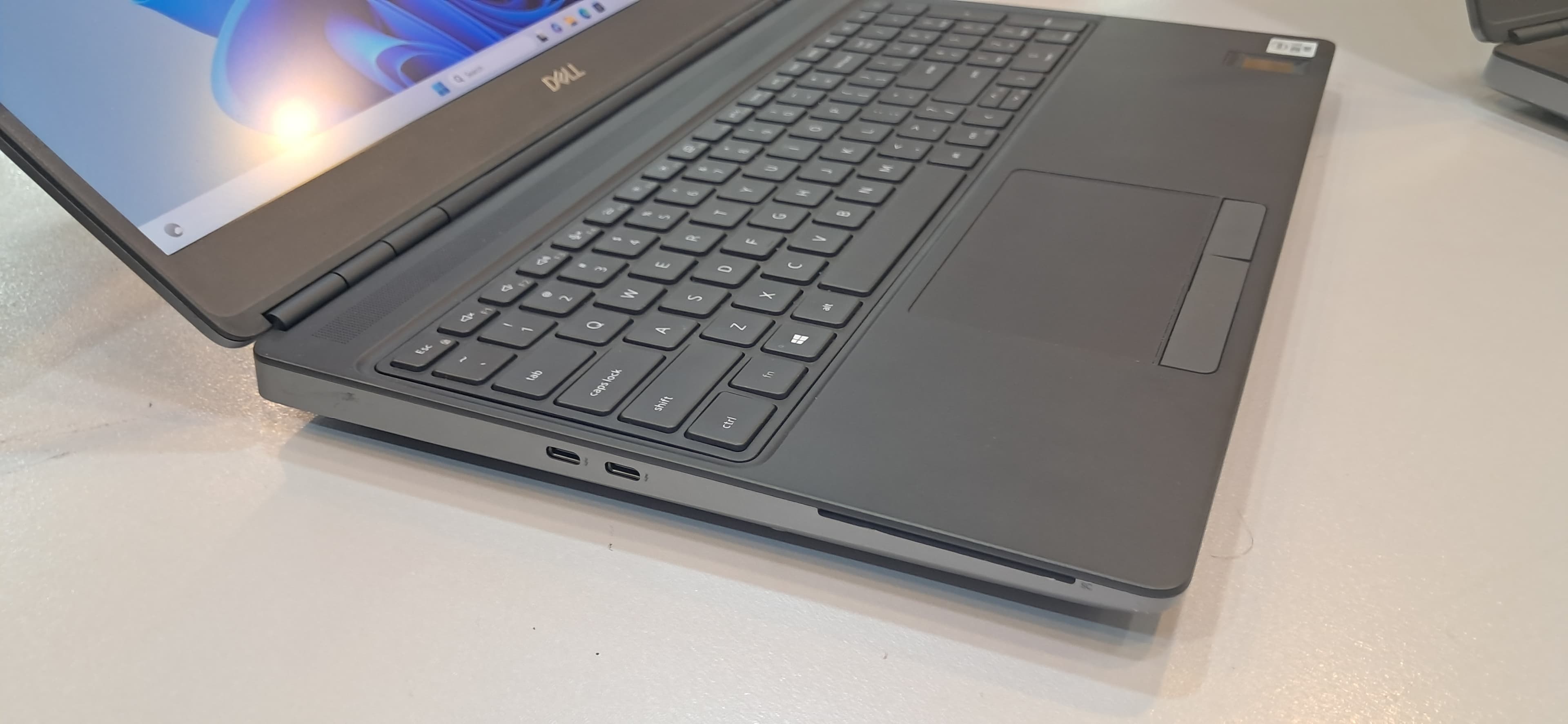 Dell 7550 i5 10400h — تصویر ۳