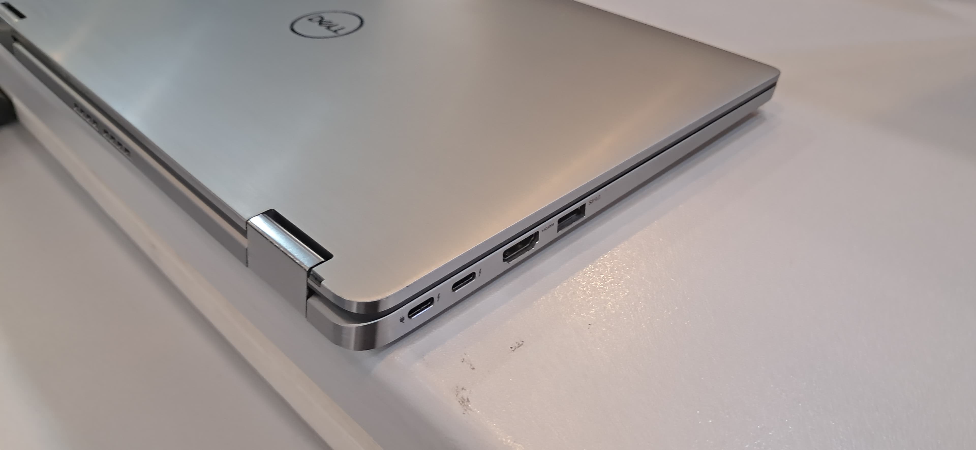Dell 7400 2 in 1 — تصویر ۲