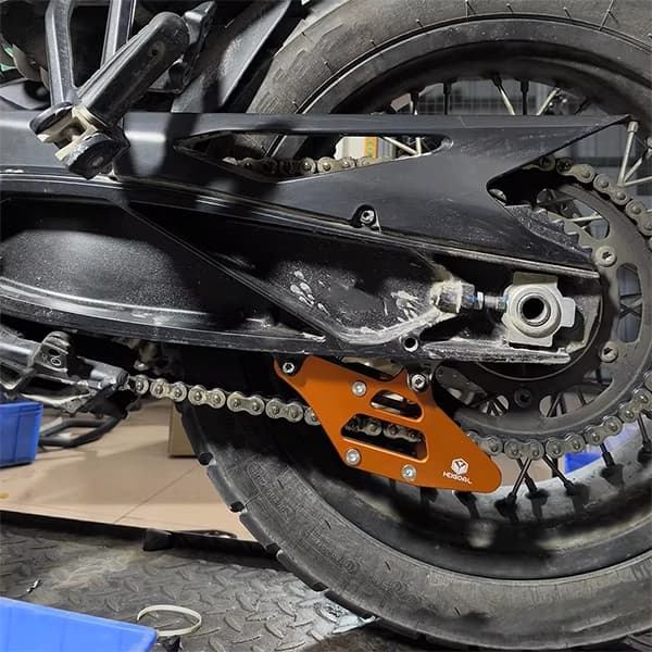 محافظ ( قاب هدایت ) زنجیر مناسب KTM Adventure 250 — تصویر ۲