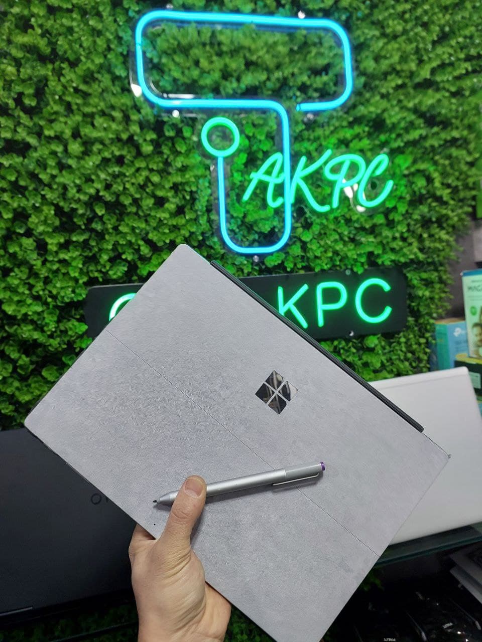 لپ تاپ Microsoft Surface Pro 5 Core i5-7300U,8GB RAM,256GB SSD,2K, 12.3″Touch — تصویر ۲