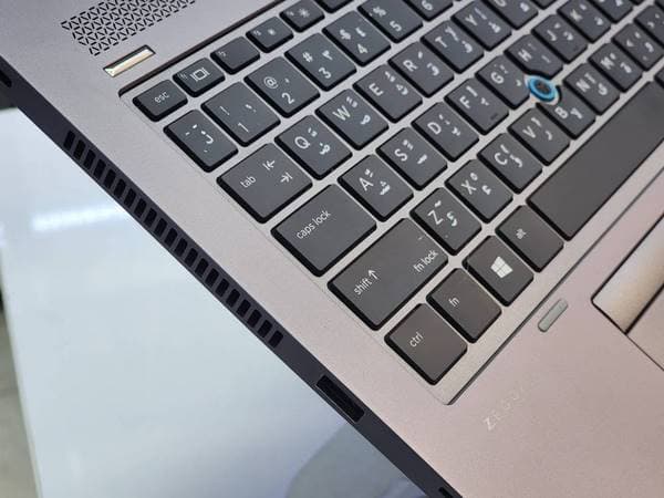 لپ تاپ 15.6 اینچی اچ پی مدل Zbook 15u G5 I7-8650u 8GB 256SSD — تصویر ۱۰
