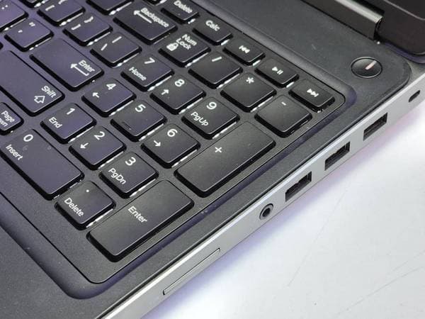لپ تاپ 15.6 اینچی دل مدل Precision 7520 I7-7920hq 8GB 256SSD Quadro m2200 4GB — تصویر ۴