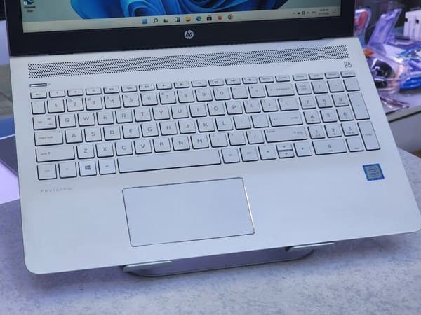 لپ تاپ 15.6 اینچی اچ پی مدل Pavilion 15-cc563st I7-7500 8GB 256SSD — تصویر ۱۰