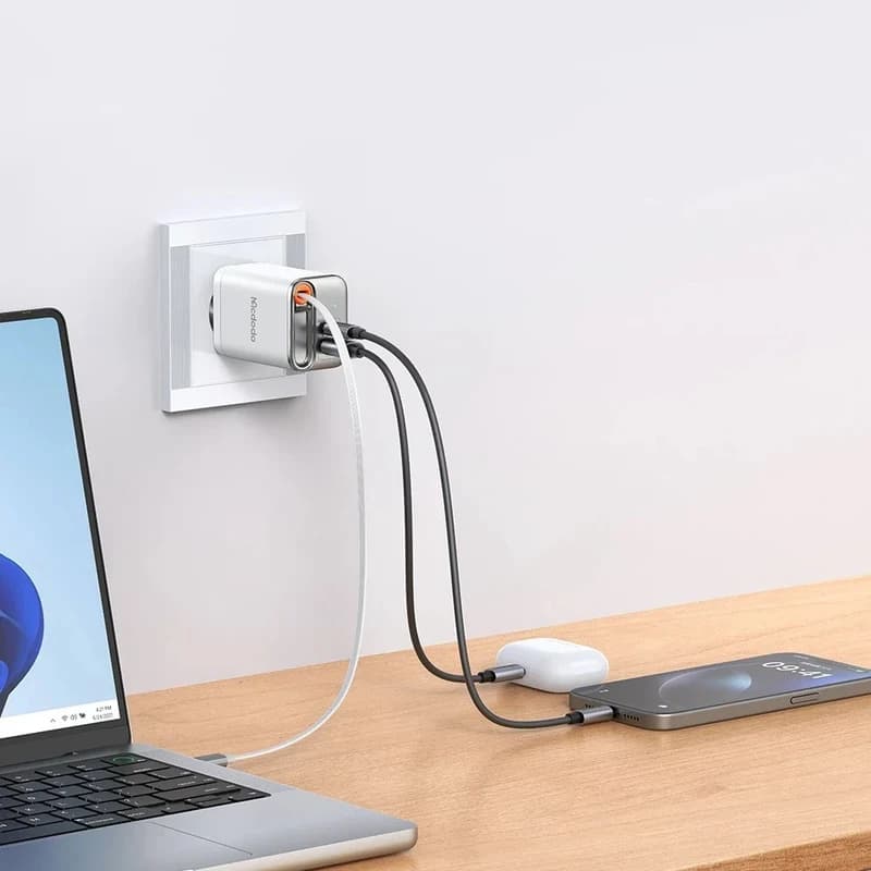 شارژر مک دودو CH4103 توان 67 وات | سفید با کابل جمع‌شونده — تصویر ۳