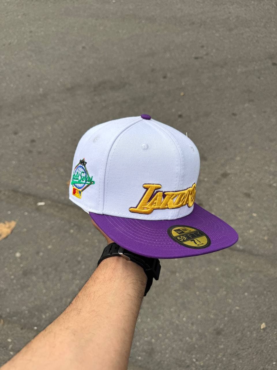 کلاه فیت بک Lakers سفید بنفش — تصویر ۳