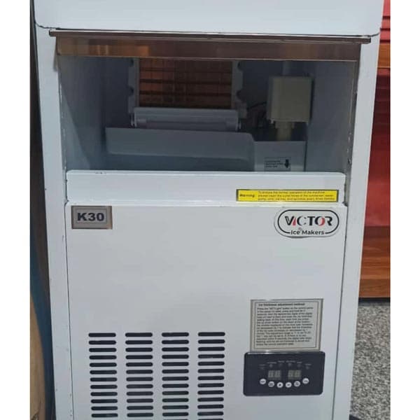 یخساز 30 کیلویی مکعبی ویکتور مدل VICTOR 35K — تصویر ۴