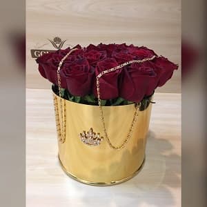 استوانه طلایی با 15 شاخه رز هلندی — تصویر ۳