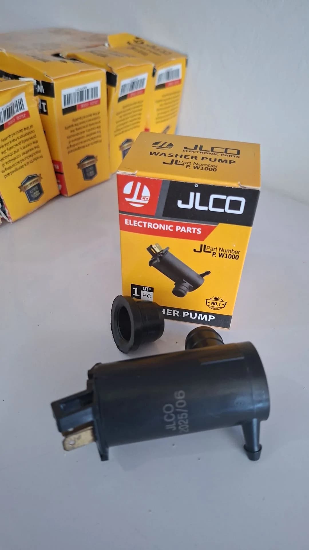 پمپ شیشهشور بیسیم پژو 405 برند JLCO – پاشش قدرتمند و ضد رسوب