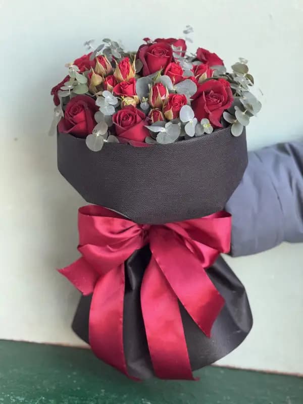 دسته گل رز قرمز کوچک — تصویر ۵