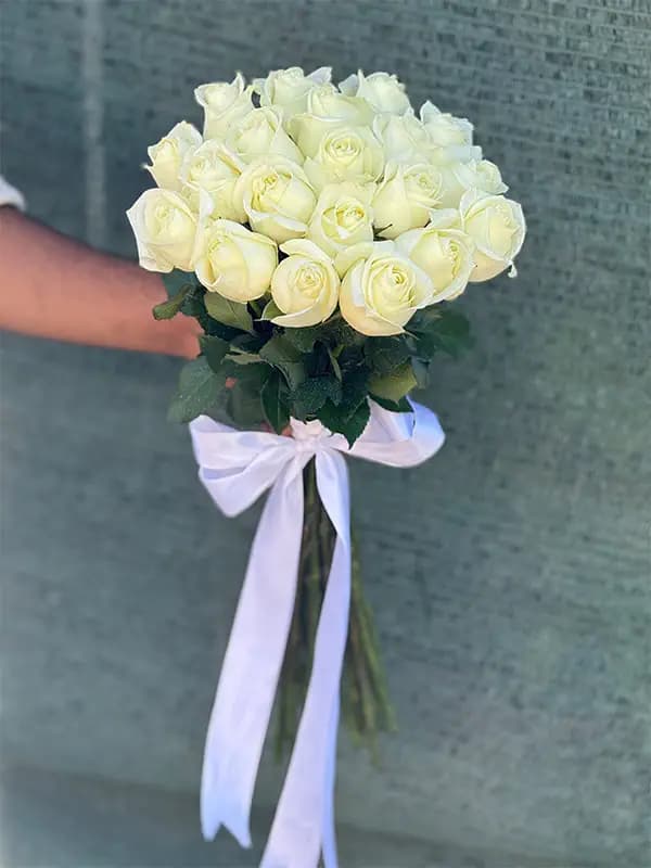 دسته گل رز سفید 20 شاخه ای — تصویر ۵