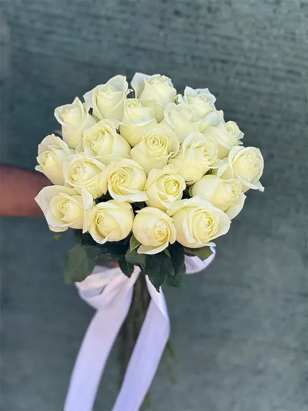 دسته گل رز سفید 20 شاخه ای — تصویر ۲