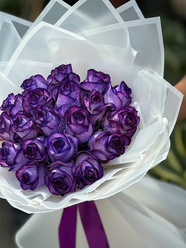 دسته گل با رز بنفش — تصویر ۲