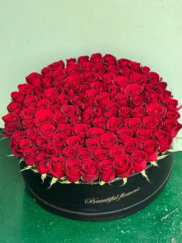 باکس گل 100 شاخه رز قرمز — تصویر ۸