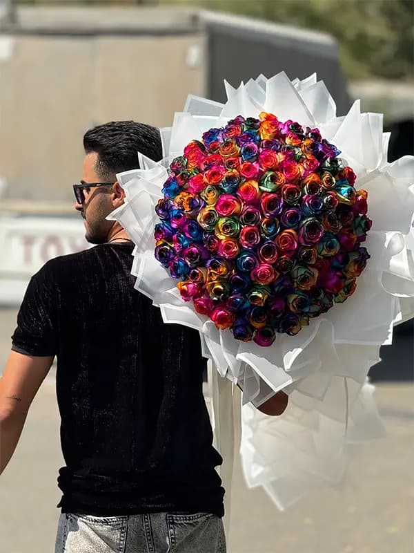 دسته گل 100 شاخه رز هفت رنگ — تصویر ۴