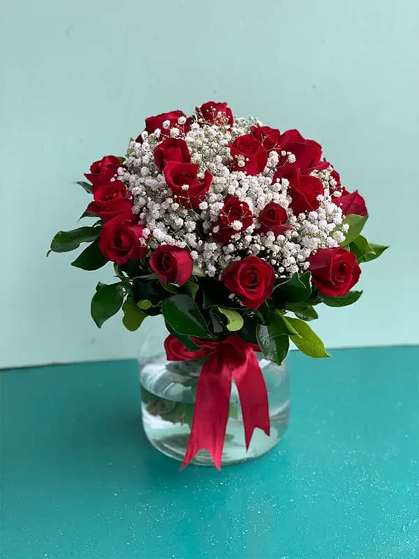 باکس گل رز قرمز شیشه ای و ژیپسوفیلا