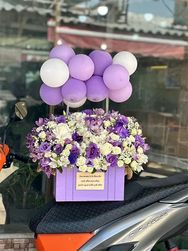 باکس گل بنفش و سفید — تصویر ۳