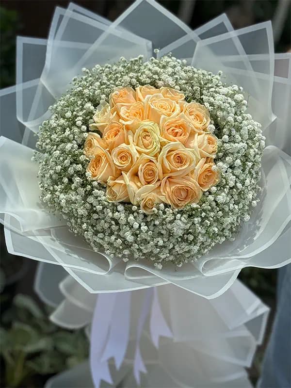 دسته گل رز گلبهی و ژیپسوفیلا — تصویر ۵