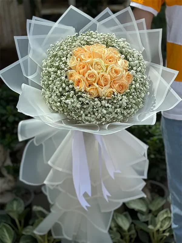 دسته گل رز گلبهی و ژیپسوفیلا