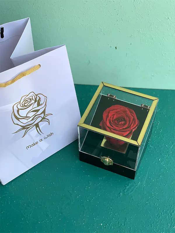 رز جاودان قرمز باکس صندوقی — تصویر ۴