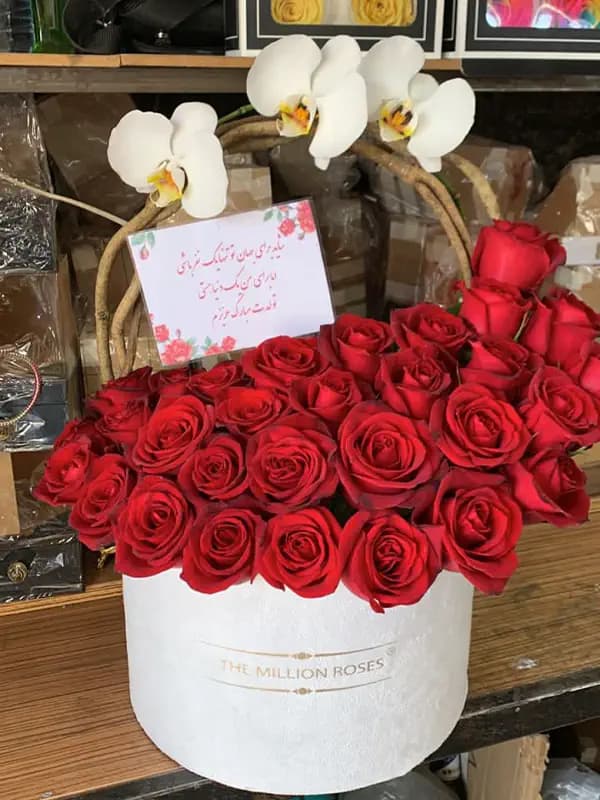 باکس گل 30 شاخه رز قرمز و ارکیده — تصویر ۲