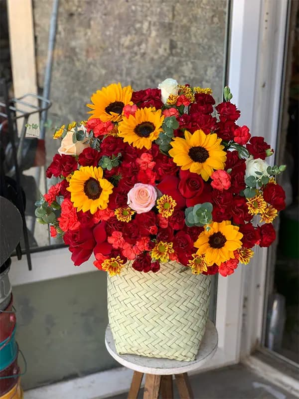 سبد گل قرمز — تصویر ۸