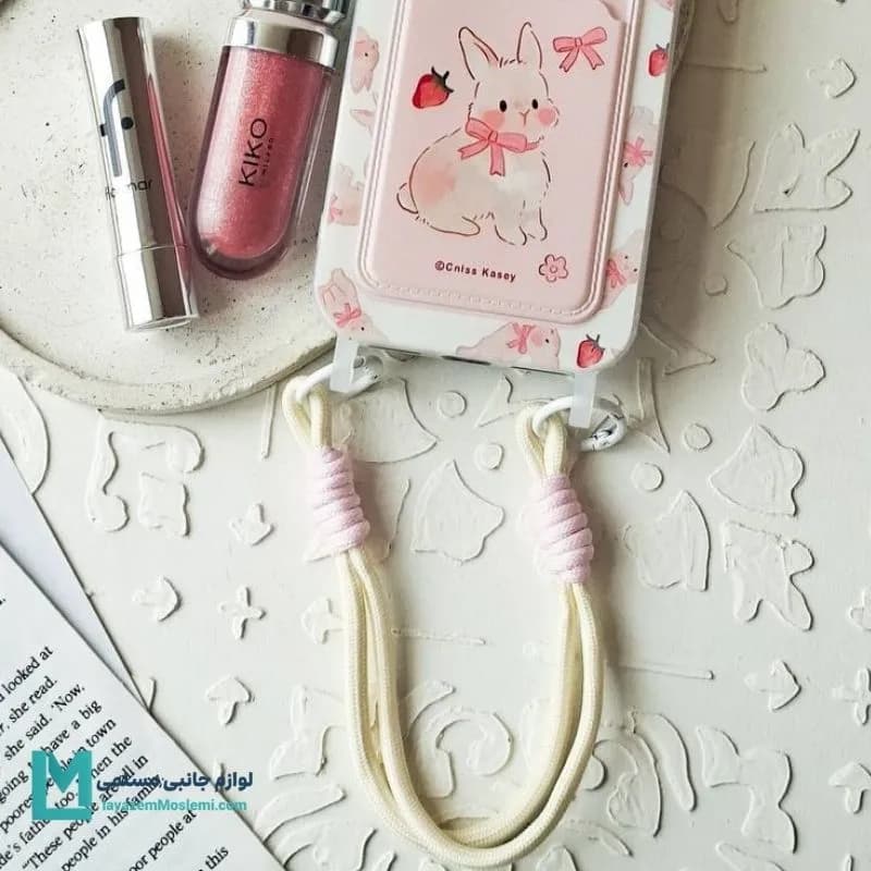 قاب گوشی دخترانه خرگوش و توت فرنگی کدC3881 | لوازم جانبی مسلمی — تصویر ۲