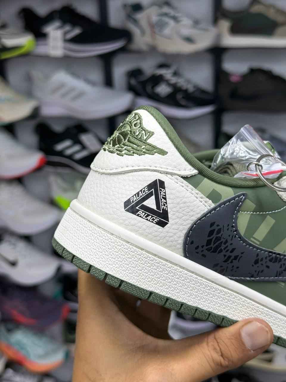 کتانی نایک تراویس استایلینگ سبز Nike travis kaws 2025 — تصویر ۴