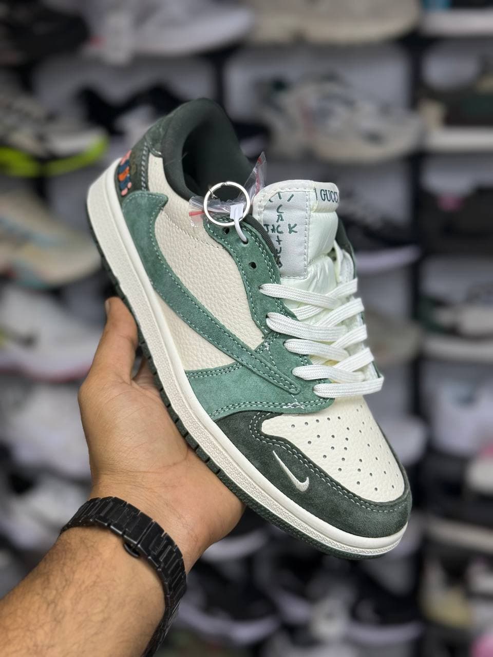 کتانی نایک تراویس گوچی Nike travis kaws 2025 — تصویر ۳