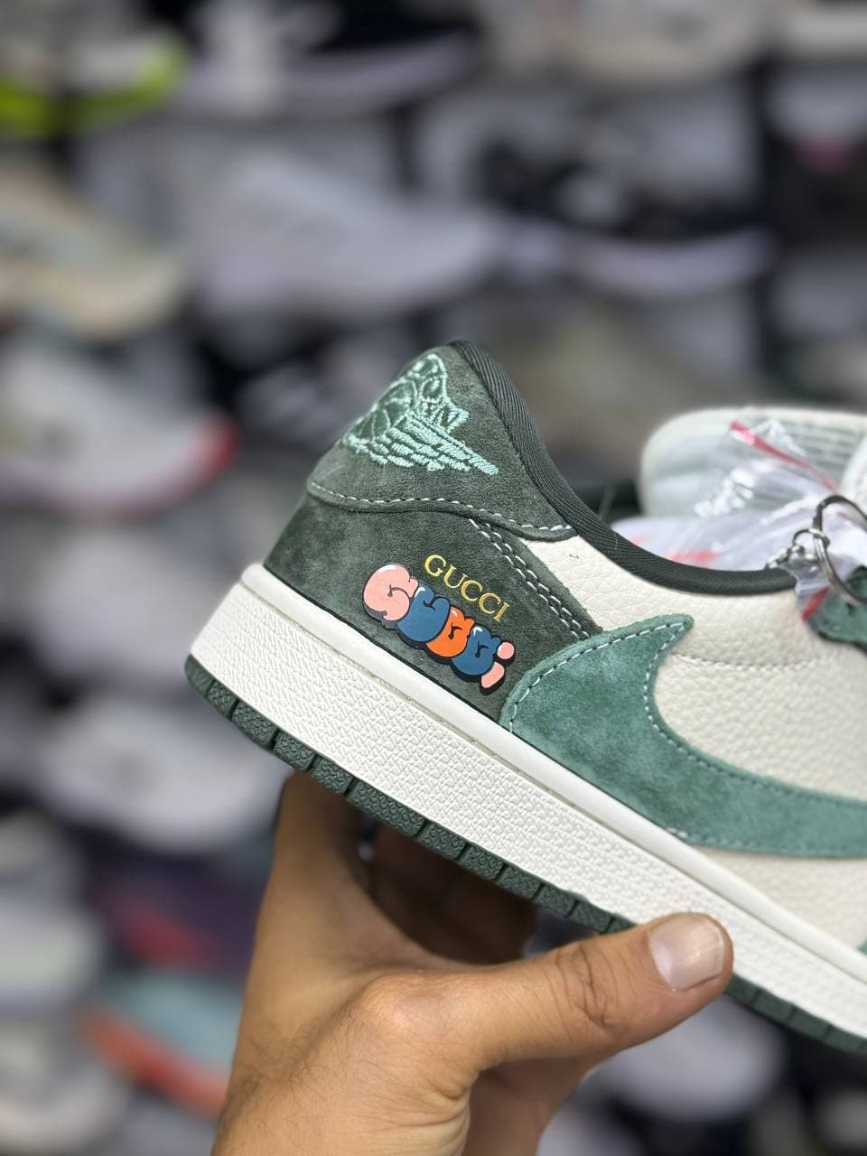 کتانی نایک تراویس گوچی Nike travis kaws 2025 — تصویر ۴