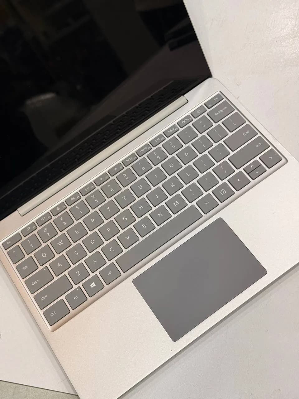 Microsoft Surface Laptop Go 1 – i5-1035G1 – 4GB – 64GB SSD – Intel UHD – 10″ FHD+ Touch