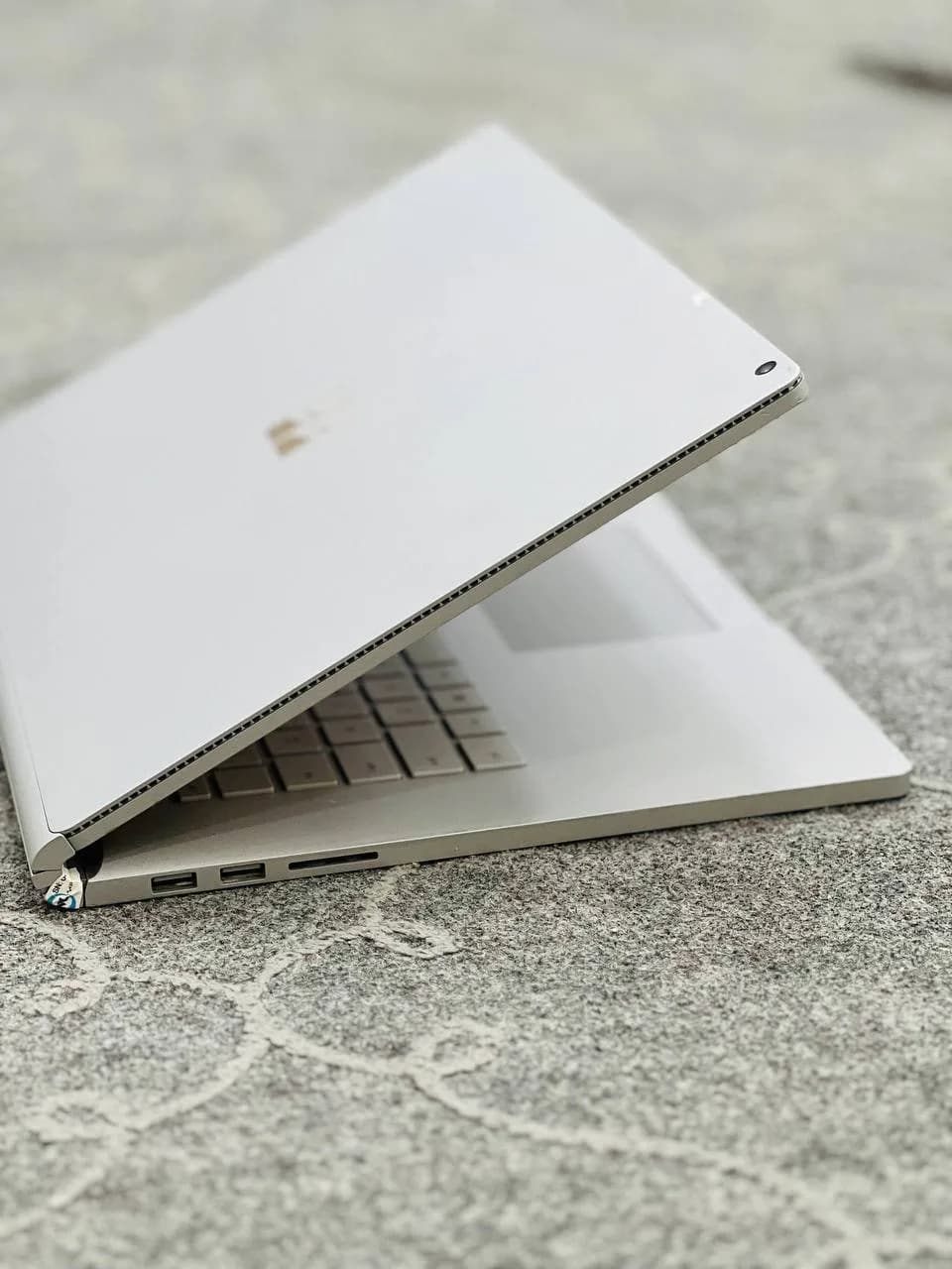 Microsoft Surface Book 2 – i7-8650U – 16GB – 512GB SSD – 2GB GTX 1050 – 14″ 3K Touch (ترک صفحه) — تصویر ۲