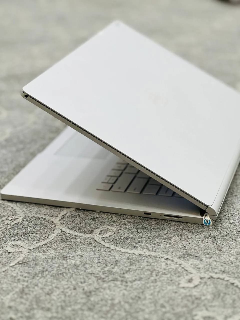 Microsoft Surface Book 2 – i7-8650U – 16GB – 512GB SSD – 2GB GTX 1050 – 14″ 3K Touch (ترک صفحه) — تصویر ۳