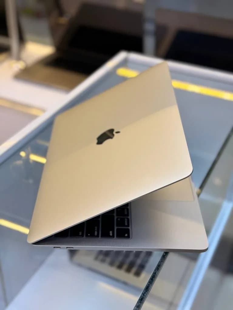 Apple MacBook Pro 2020 – M1 – 8GB – 256GB SSD – M1 GPU – 13.3″ 2K Touchbar — تصویر ۳